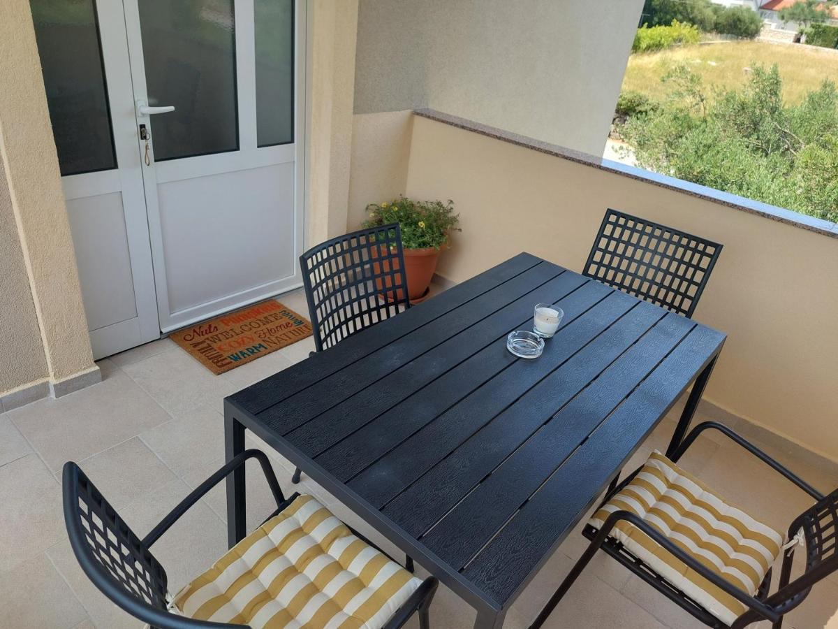 Novouredeni Apartman Marko Mundanije Exterior foto