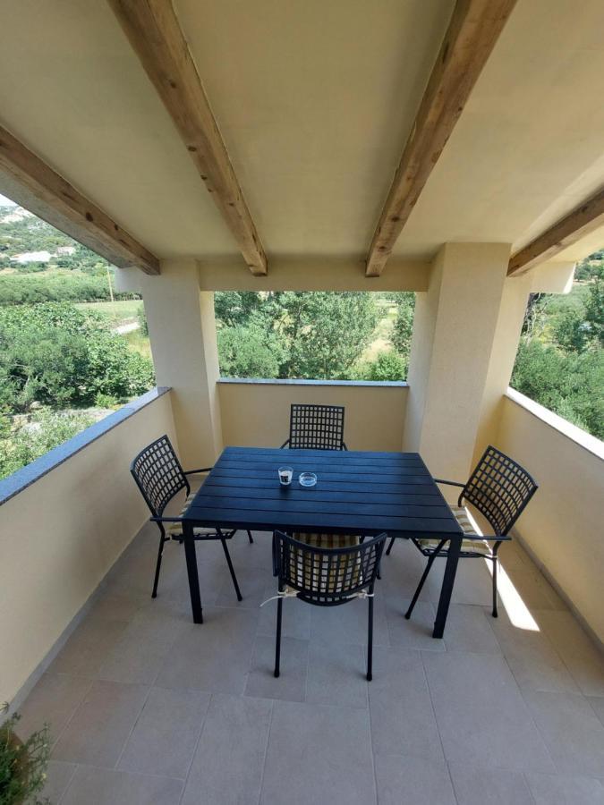 Novouredeni Apartman Marko Mundanije Exterior foto